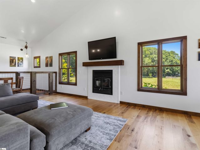267 Christmastree Lane, Woodruff, SC 29388