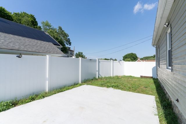 22 Marsh Ave, Southbridge, MA 01550