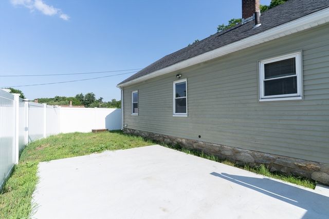 22 Marsh Ave, Southbridge, MA 01550