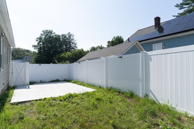 22 Marsh Ave, Southbridge, MA 01550
