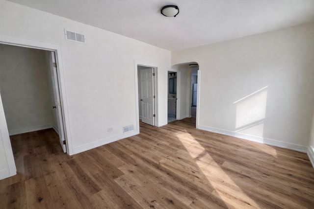 393 Wellington Avenue 2, Elgin, IL 60120