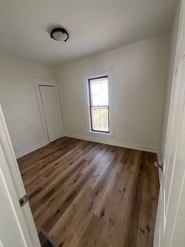 393 Wellington Avenue 2, Elgin, IL 60120