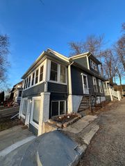 393 Wellington Avenue 2, Elgin, IL 60120