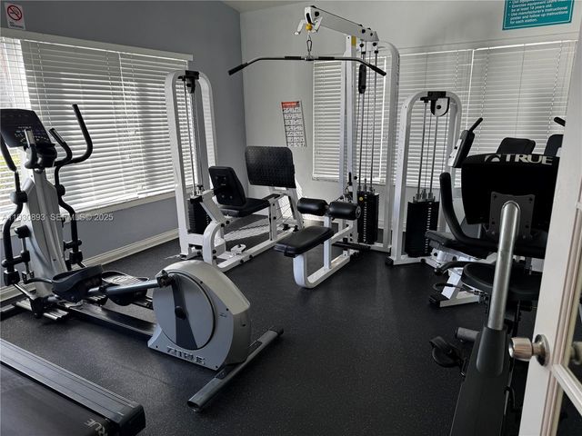 17500 NW 67th Pl P-4, Hialeah, FL 33015