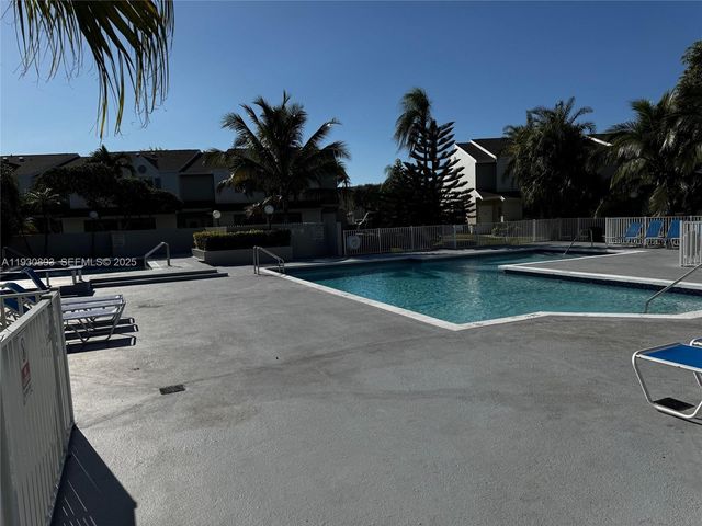 17500 NW 67th Pl P-4, Hialeah, FL 33015