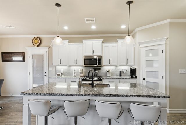 506 Castle Pines Circle, Claremore, OK 74019