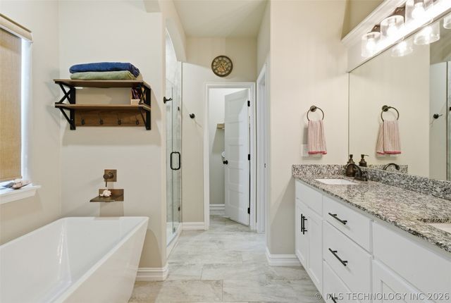 506 Castle Pines Circle, Claremore, OK 74019