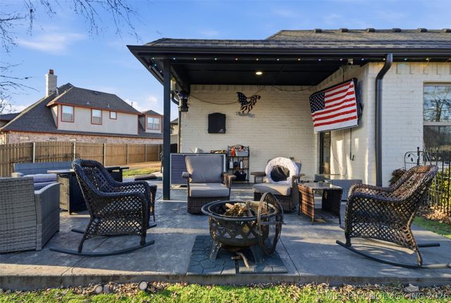 506 Castle Pines Circle, Claremore, OK 74019