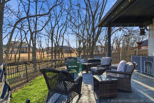 506 Castle Pines Circle, Claremore, OK 74019