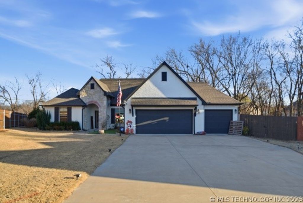 506 Castle Pines Circle, Claremore, OK 74019