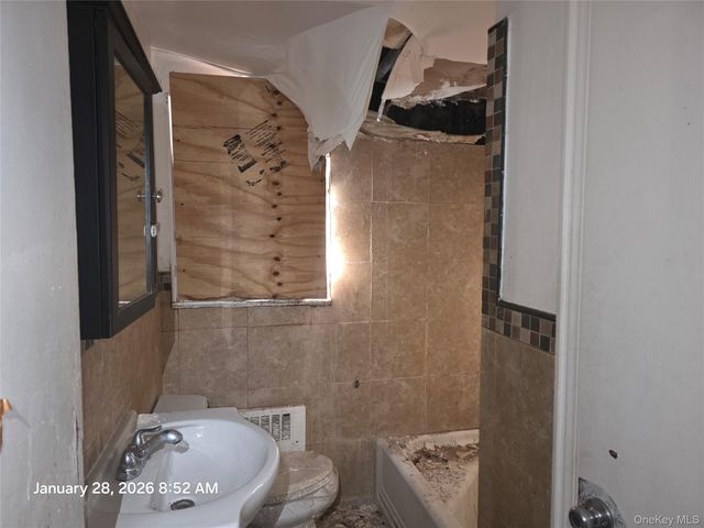 326 Roberts Avenue, Yonkers, NY 10703