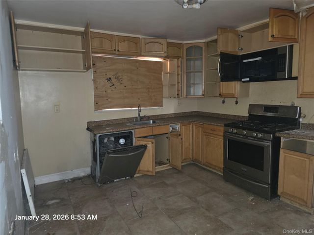 326 Roberts Avenue, Yonkers, NY 10703