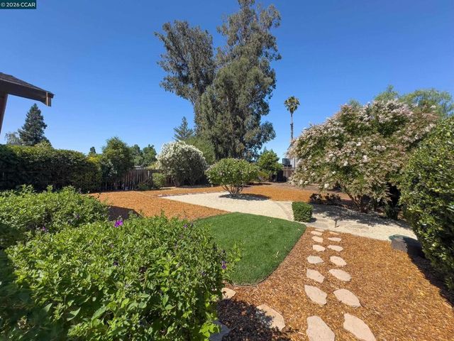 1759 Elm Rd, Concord, CA 94519