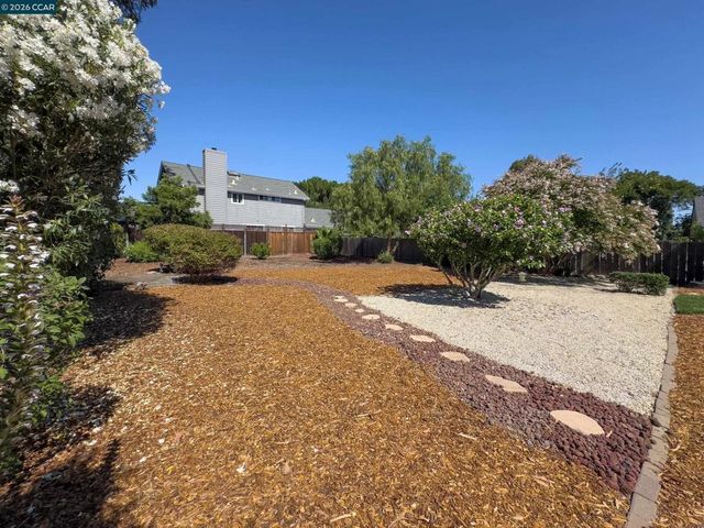 1759 Elm Rd, Concord, CA 94519