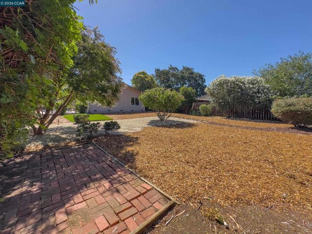 1759 Elm Rd, Concord, CA 94519