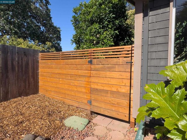 1759 Elm Rd, Concord, CA 94519