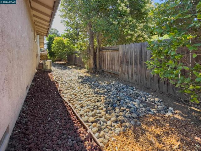 1759 Elm Rd, Concord, CA 94519