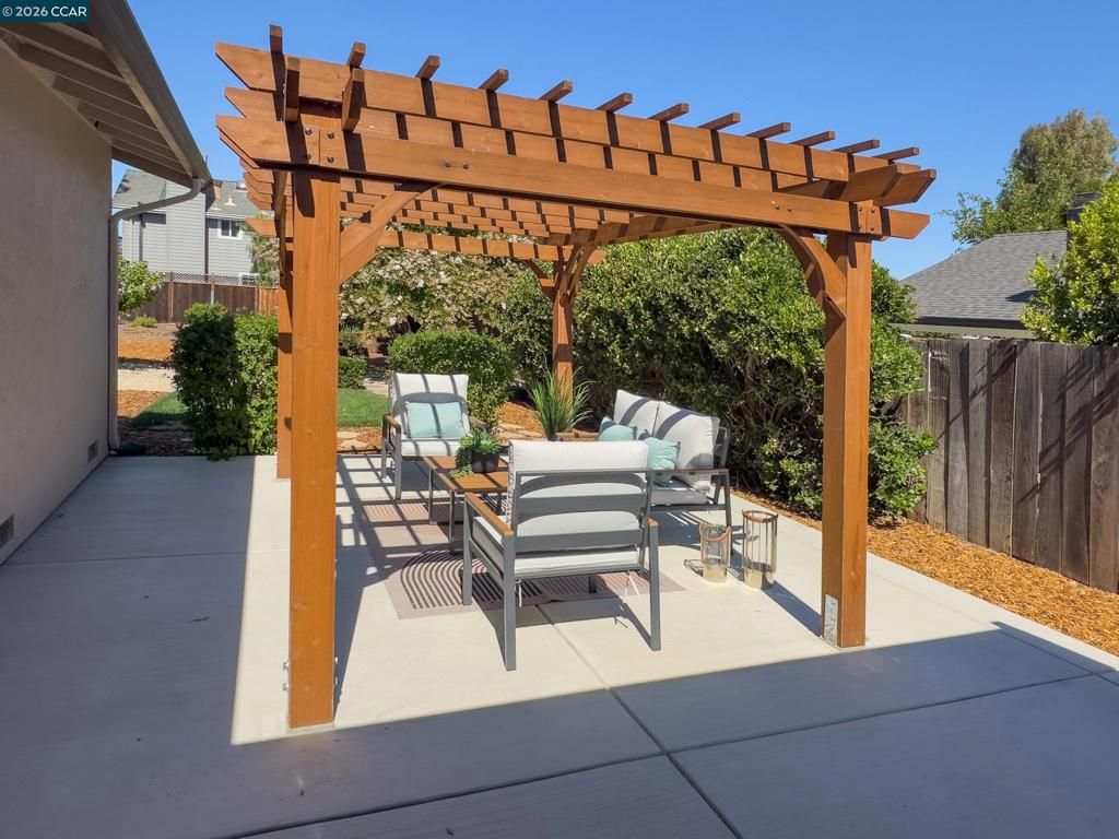Image 3 of property listing at 1759 Elm Rd, Concord, CA 94519