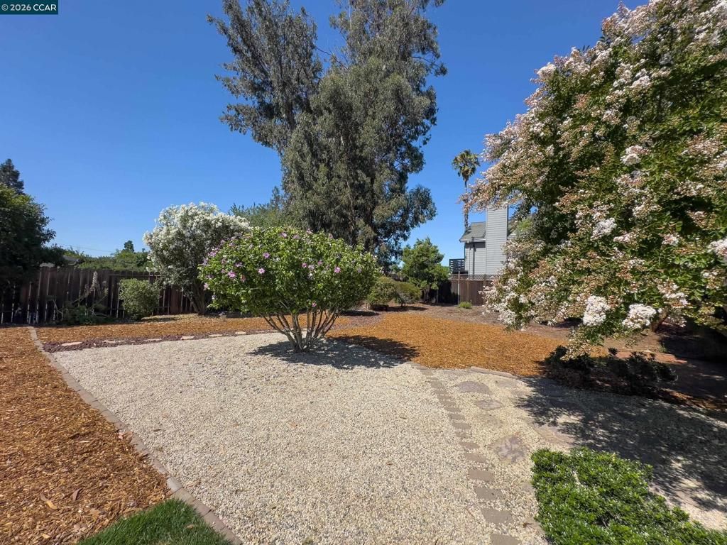 Image 6 of property listing at 1759 Elm Rd, Concord, CA 94519