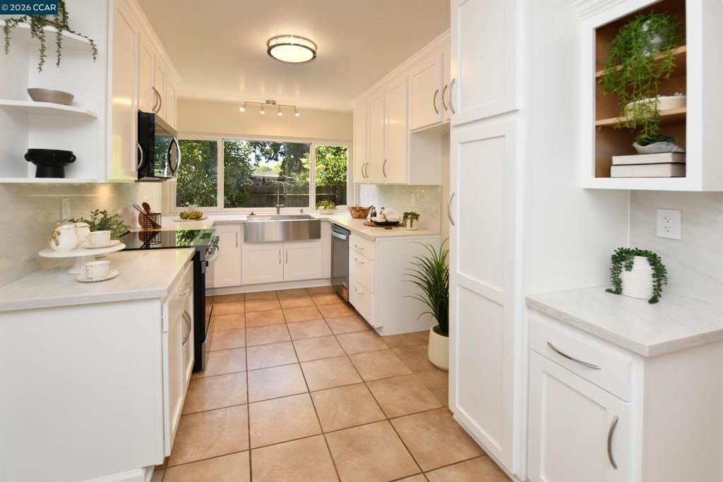 Image 9 of property listing at 1759 Elm Rd, Concord, CA 94519