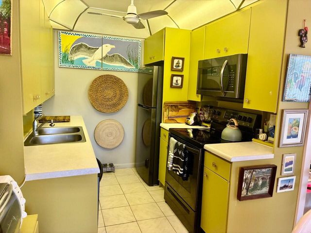 2002 Oakridge A Oakridge A 2002, Deerfield Beach, FL 33442