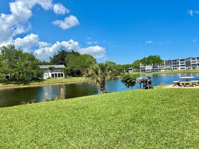 2002 Oakridge A Oakridge A 2002, Deerfield Beach, FL 33442