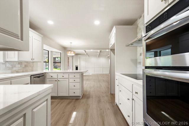 8747 S 68th East Avenue, Tulsa, OK 74133