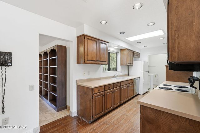 1225 N Abrego Drive, Green Valley, AZ 85614