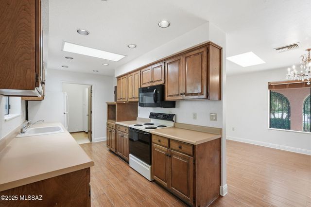 1225 N Abrego Drive, Green Valley, AZ 85614