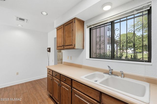 1225 N Abrego Drive, Green Valley, AZ 85614