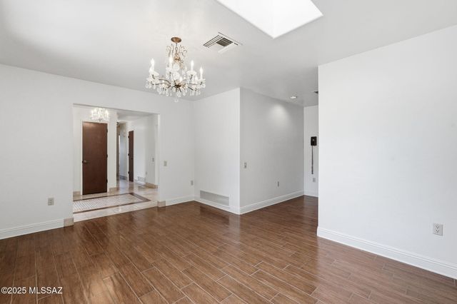 1225 N Abrego Drive, Green Valley, AZ 85614