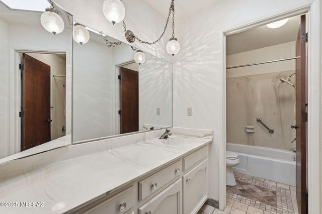 1225 N Abrego Drive, Green Valley, AZ 85614