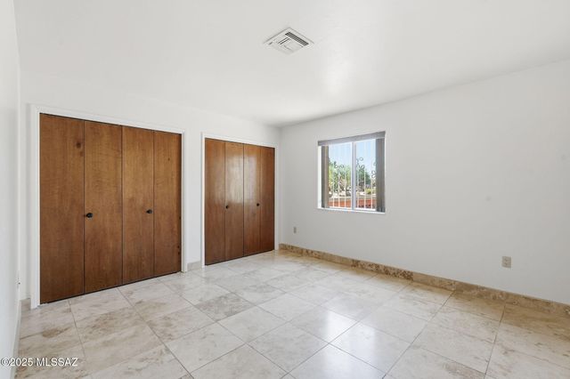 1225 N Abrego Drive, Green Valley, AZ 85614