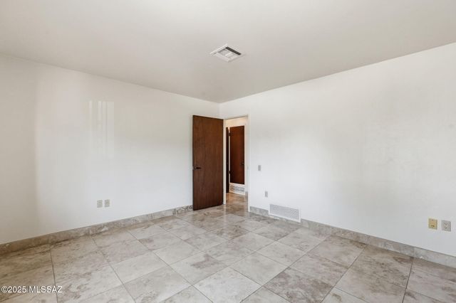 1225 N Abrego Drive, Green Valley, AZ 85614