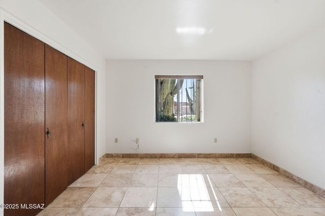 1225 N Abrego Drive, Green Valley, AZ 85614