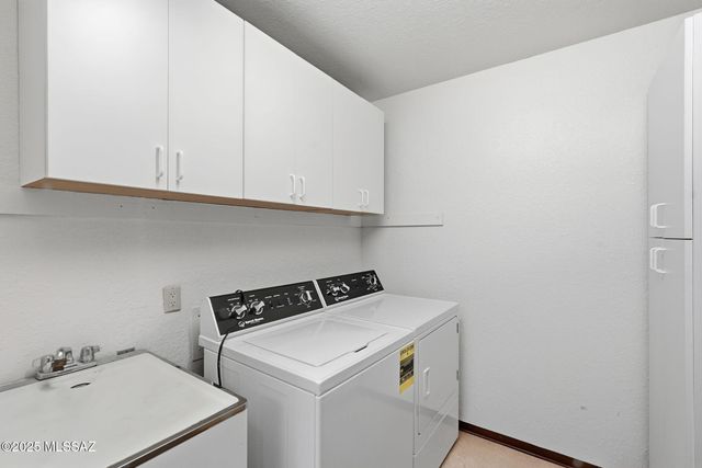 1225 N Abrego Drive, Green Valley, AZ 85614