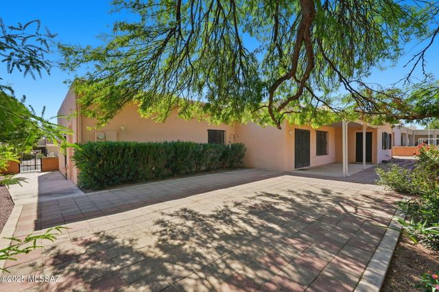 1225 N Abrego Drive, Green Valley, AZ 85614