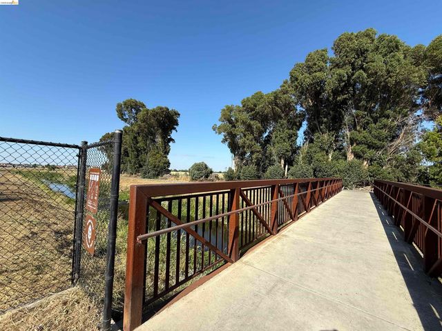 180 Hill Ave, Oakley, CA 94561