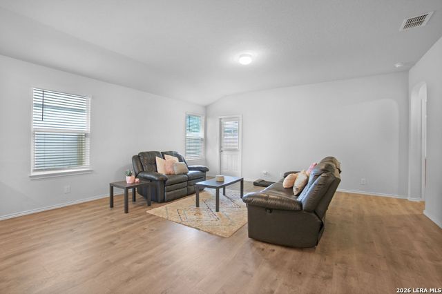 8135 Falcon Meadow, Converse, TX 78109
