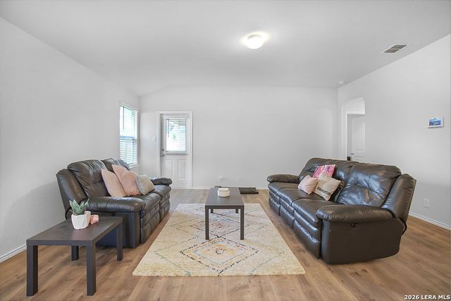 8135 Falcon Meadow, Converse, TX 78109
