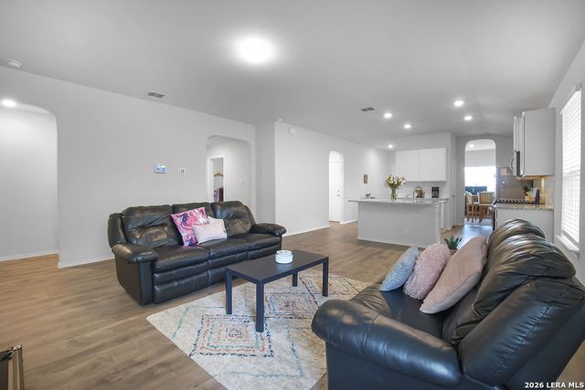 8135 Falcon Meadow, Converse, TX 78109