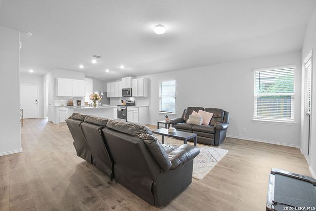 8135 Falcon Meadow, Converse, TX 78109