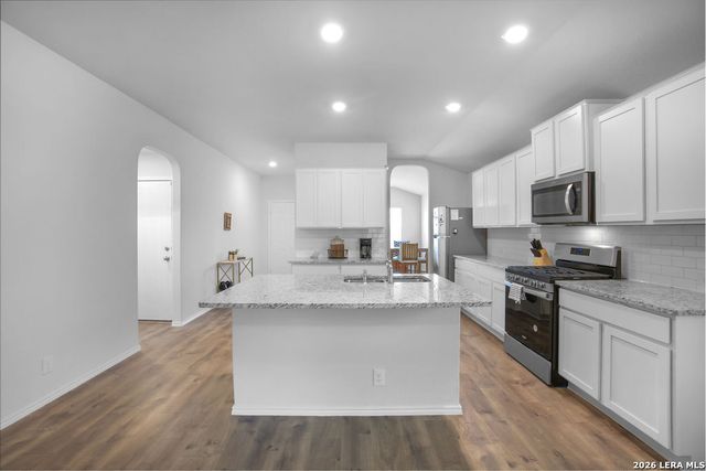 8135 Falcon Meadow, Converse, TX 78109