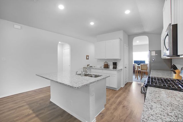 8135 Falcon Meadow, Converse, TX 78109