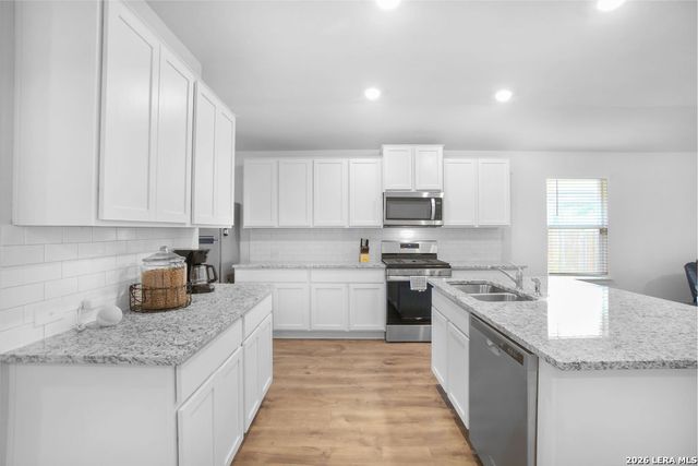 8135 Falcon Meadow, Converse, TX 78109
