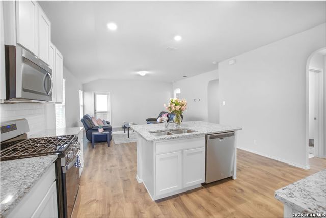8135 Falcon Meadow, Converse, TX 78109