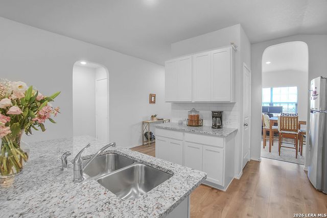 8135 Falcon Meadow, Converse, TX 78109
