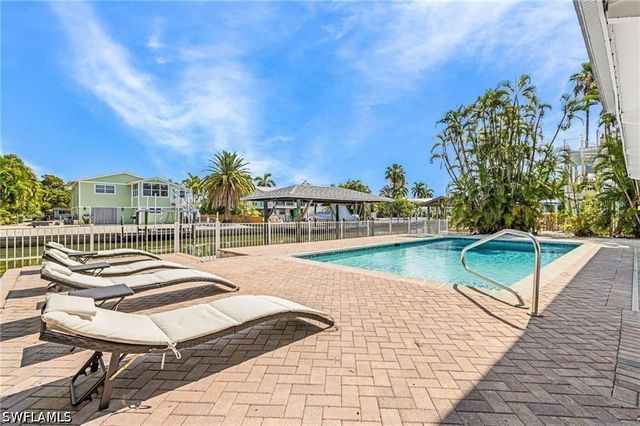 3 Pepita ST, Fort Myers Beach, FL 33931