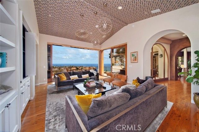 1131 Emerald Bay, Laguna Beach, CA 92651