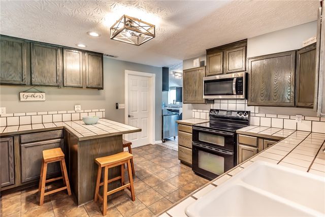 6075 Marathon Edenton Road, Blanchester, OH 45107